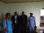Photo de famille avec le Pr�fet de la R�gion o� sera implant� le 1er site: cliquer pour aggrandir