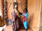 Photo souvenir de la Pr�sidente Nationale Mme J. LACOUR avec le Roi: cliquer pour aggrandir