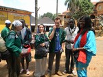 Jeunes Fran�ais visitant le Palais Royal: cliquer pour aggrandir